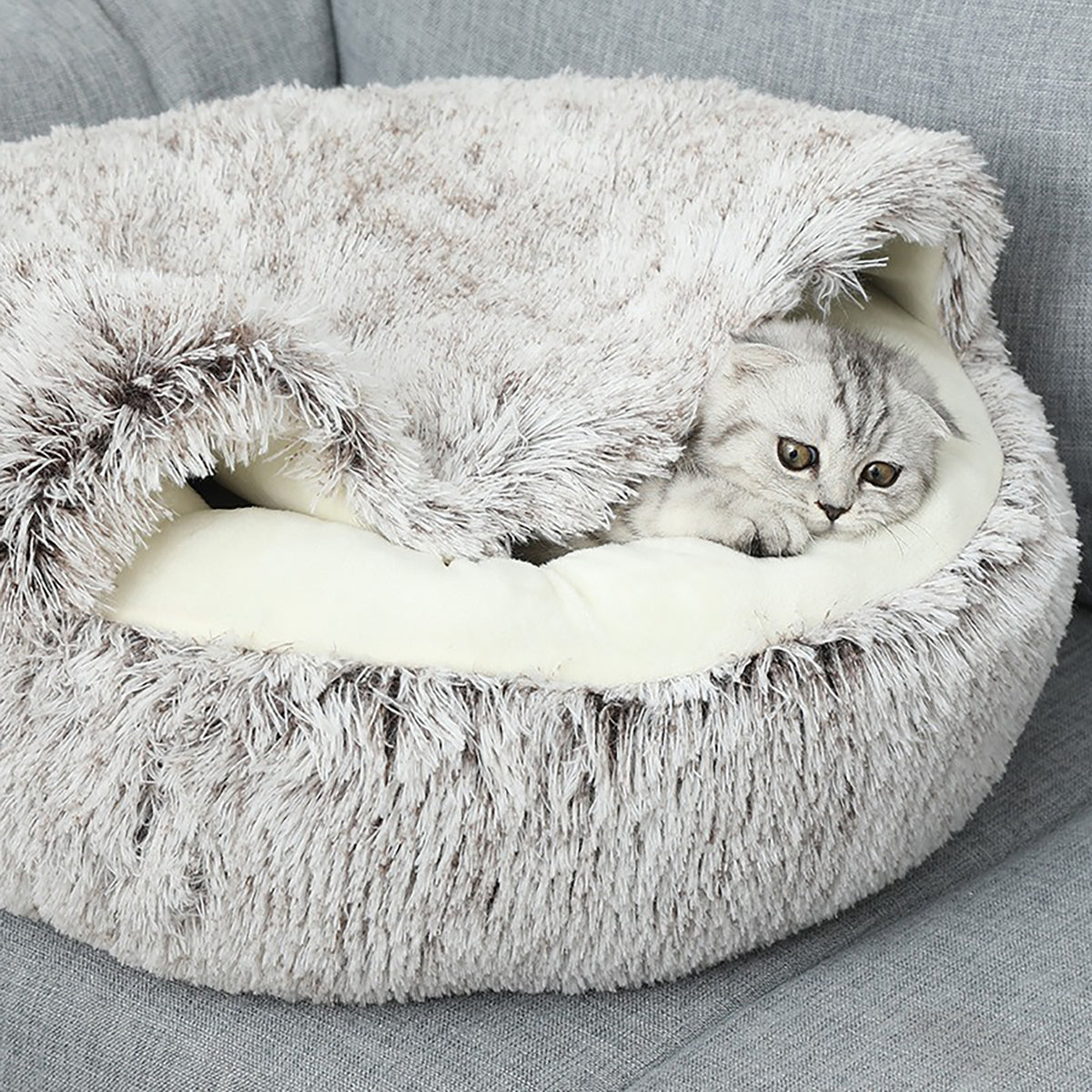 Plush cat bed with luxurious soft round design