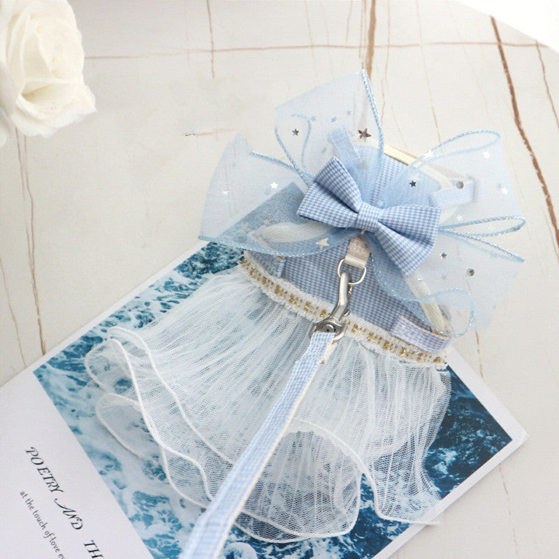 Yarn pet leash with a layered woven design for pet walks