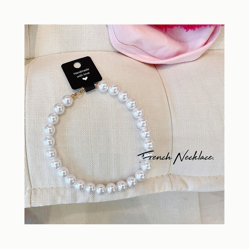 Dogs and cats pearl necklace by Big Paw